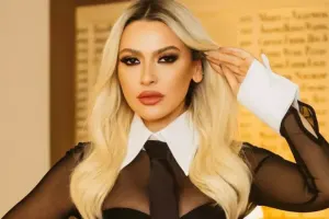 Makiyajsız və gözü yaşlı... - Foto