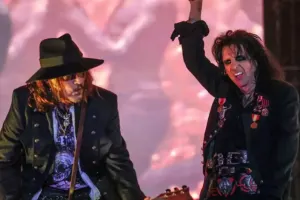 Konsert gəlirini zəlzələ qurbanlarına bağışladılar