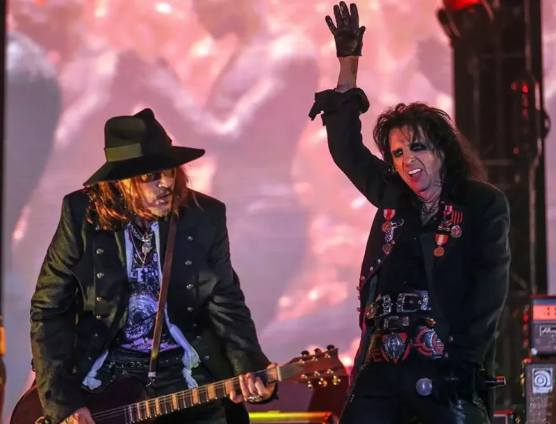 Konsert gəlirini zəlzələ qurbanlarına bağışladılar