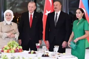 Prezidentlərin qarşısında kimlər çıxış etdi?