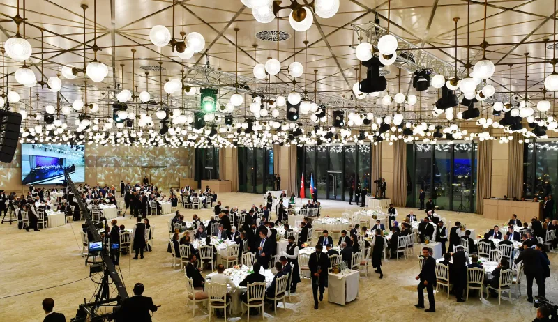 Prezidentlərin qarşısında kimlər çıxış etdi?