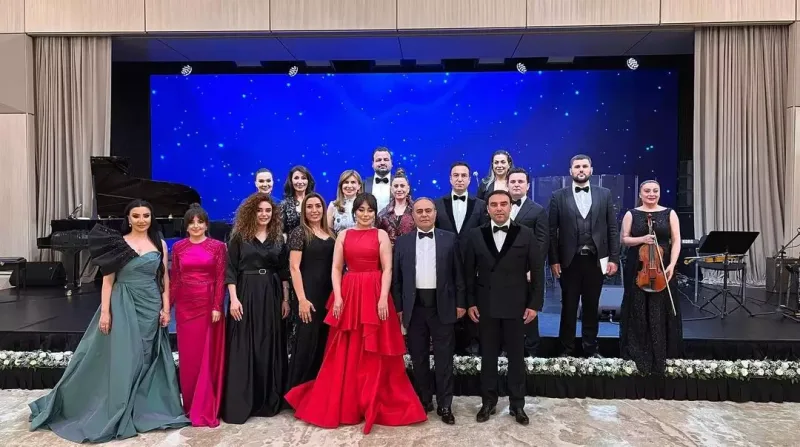 Prezidentlərin qarşısında kimlər çıxış etdi?