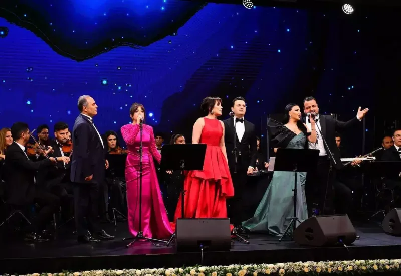 Prezidentlərin qarşısında kimlər çıxış etdi?