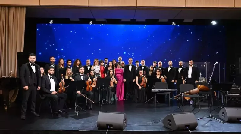 Prezidentlərin qarşısında kimlər çıxış etdi?