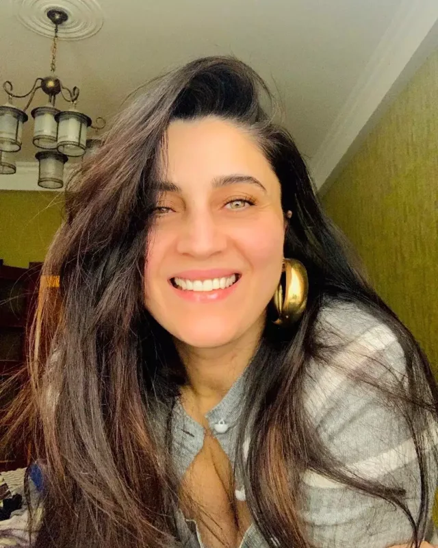 “Sosial media hesabına müğənnidə qürur yaranıb”