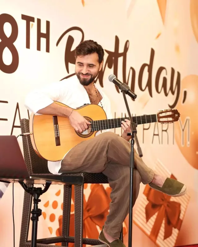 Çingiz yenidən Honk-Konqda