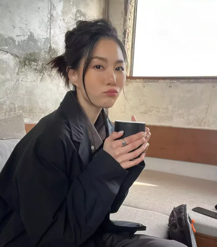 Aktrisa pilləkandan yıxılıb öldü