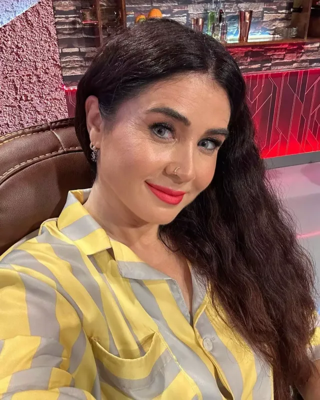 “Natavan dedi ki, bilirsən nə var, Elnarə?”