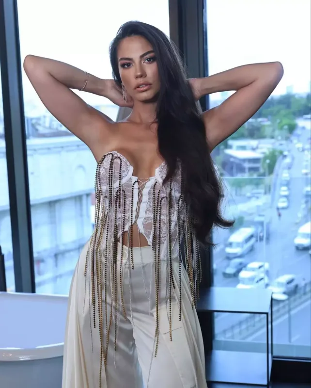 Afinada 400 minə ev aldığını təsdiqlədi