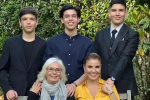 Gülben oğulları ilə...