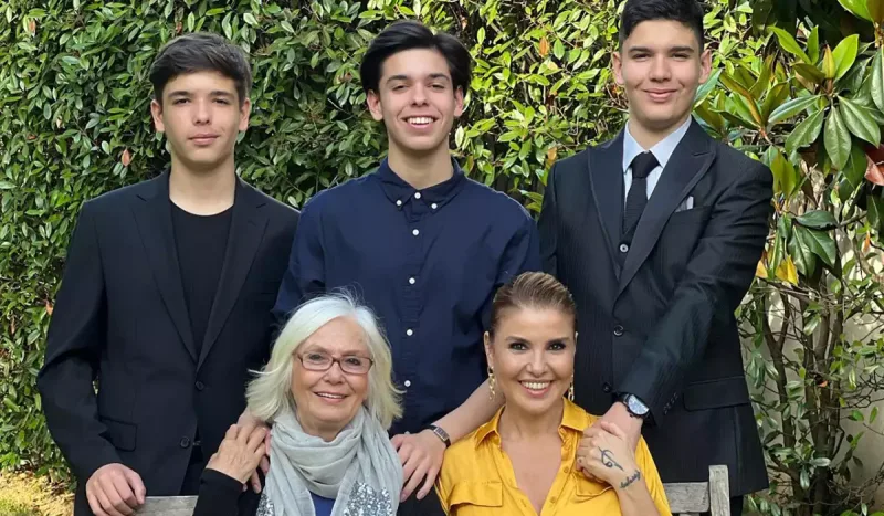 Gülben oğulları ilə...