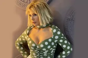 “Səsi yoxdur, özünə “ulduz” dedizdirir”