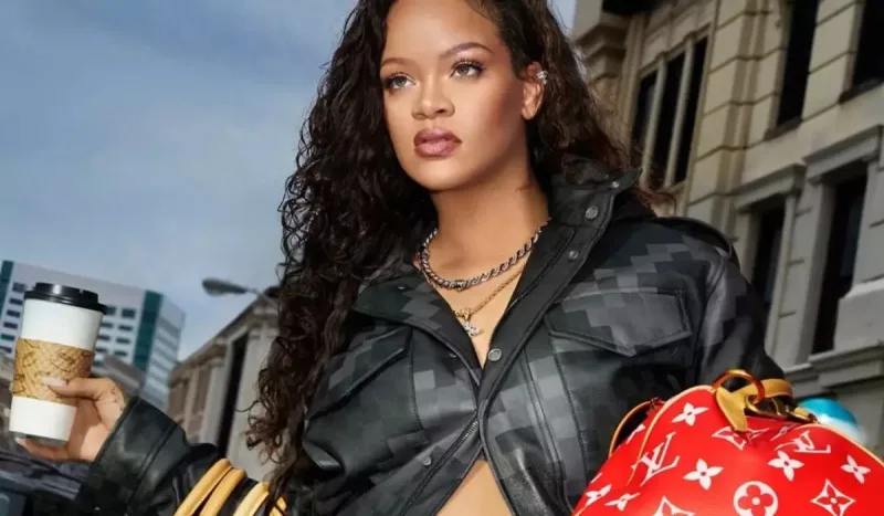 Rihannna kişi kolleksiyasının siması oldu