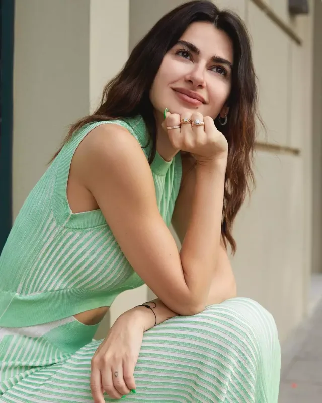 Nəsrindən italyan brendi üçün yaşıl “look”