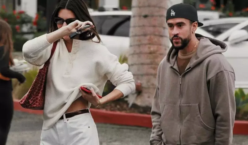 Kendal və sevgilisinin küçə tərzi...