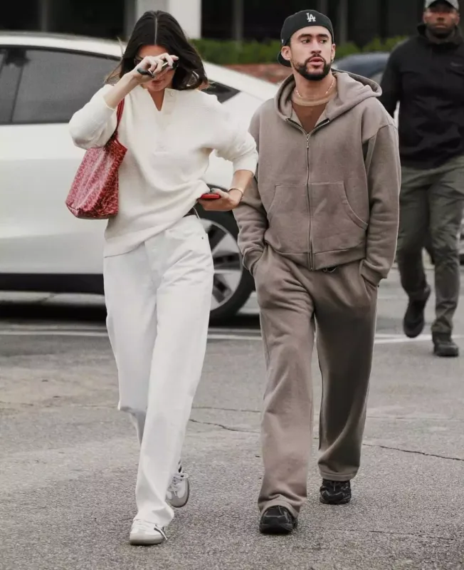 Kendal və sevgilisinin küçə tərzi...