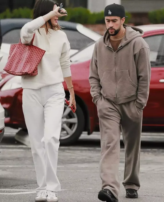 Kendal və sevgilisinin küçə tərzi...