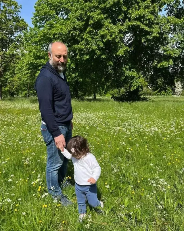 Məşhurların “Atalar günü” paylaşımları