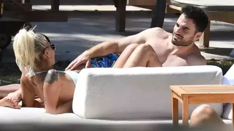 Haqqında yayılan xəbərləri ələ saldı