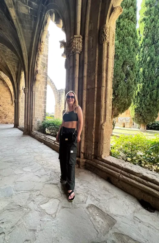 Nura çimərlik geyimində