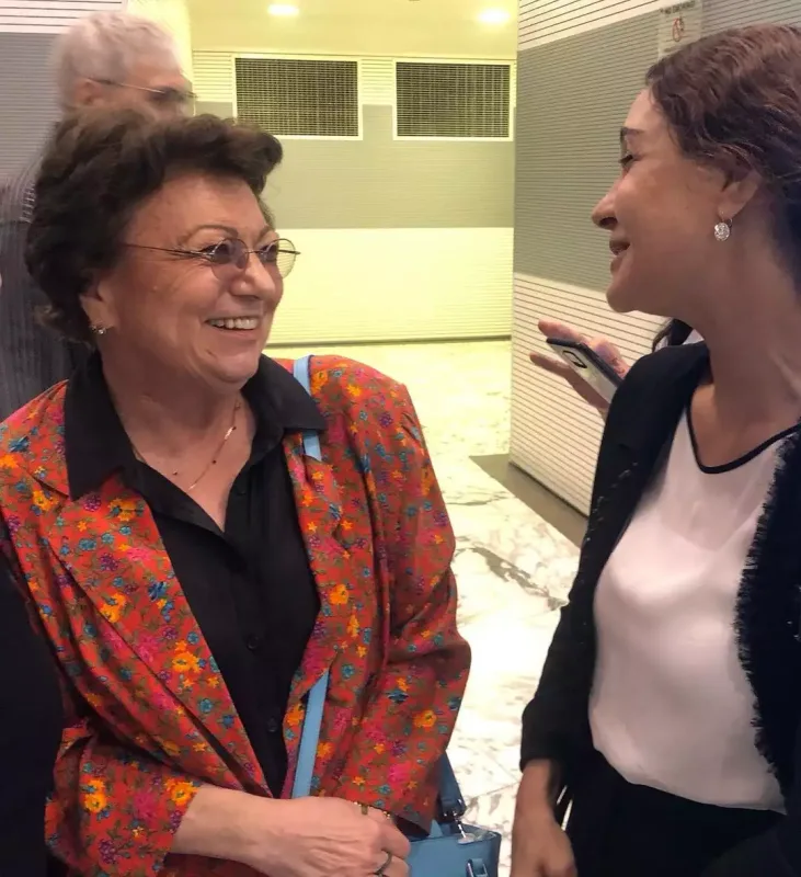 Gülzar Qurbanova Qara Qarayevin qızı ilə