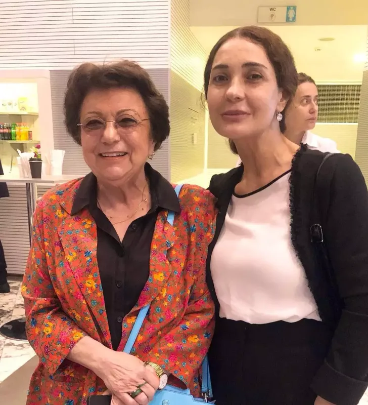 Gülzar Qurbanova Qara Qarayevin qızı ilə