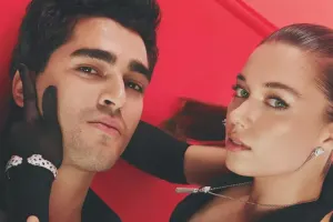 Dodaq-dodağa görüntüləndikləri deyilir...