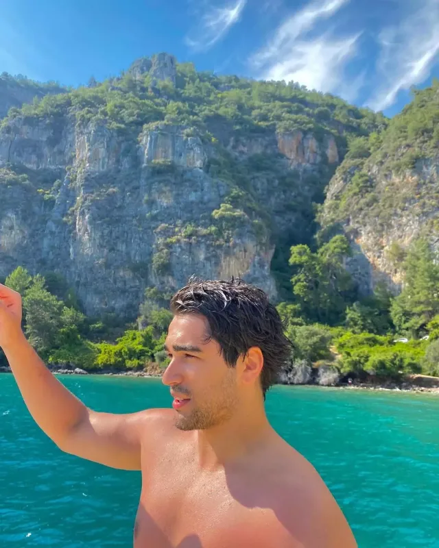 Dodaq-dodağa görüntüləndikləri deyilir...