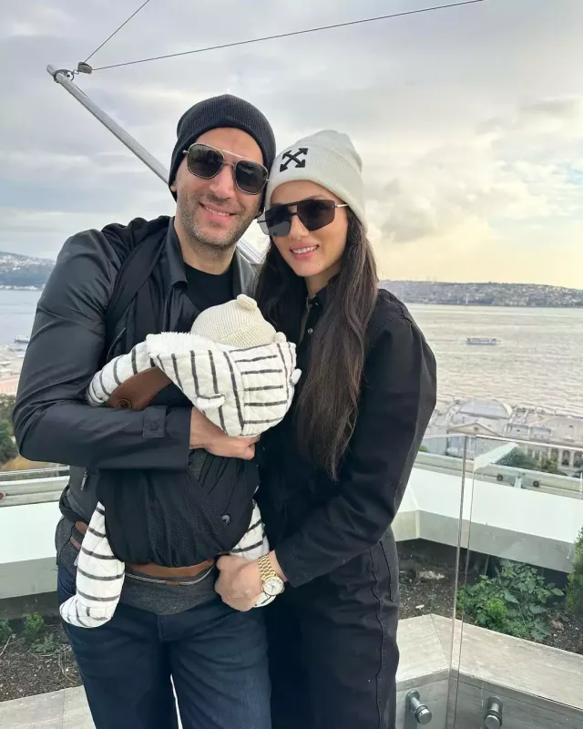 Məclisə kəcavədə gəldi