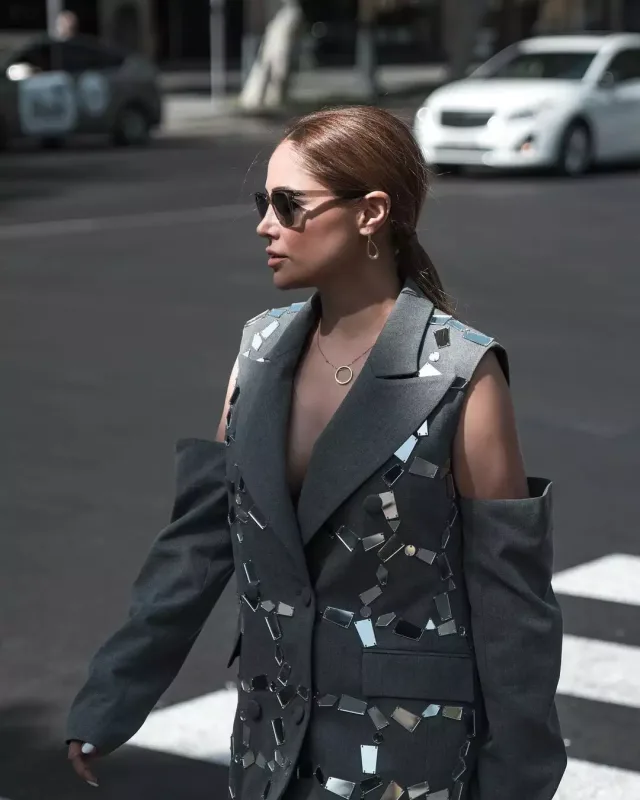 Piyada keçidində pozalar...