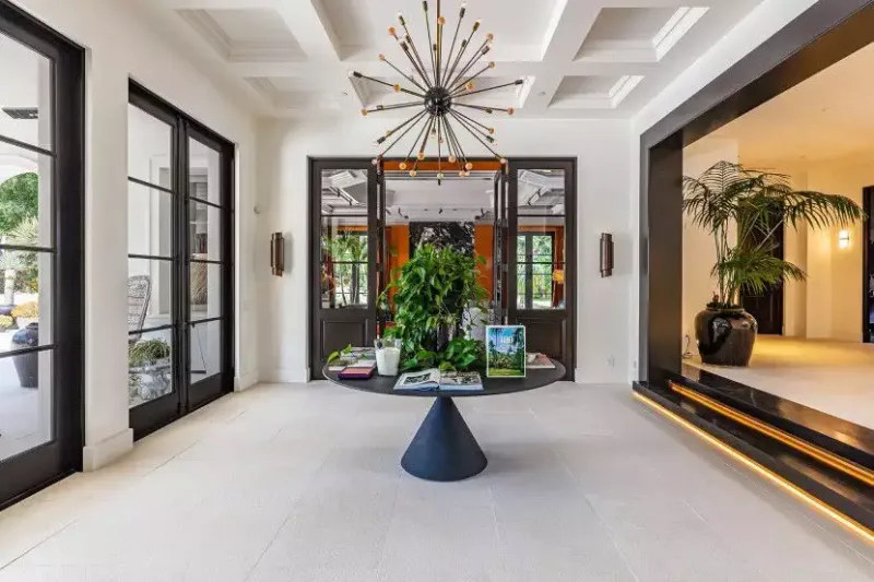 Serialı evində çəkilirmiş...