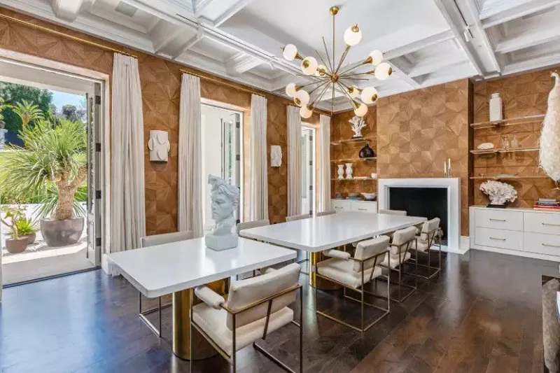 Serialı evində çəkilirmiş...