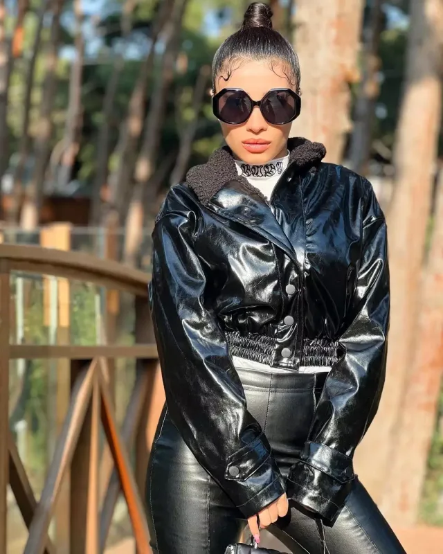 “Gic-gic fikirləri qızların beyninə az soxun”