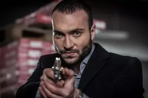 Türk aktyor qəzaya düşdü