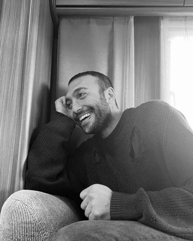 Türk aktyor qəzaya düşdü