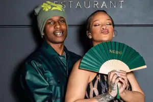 Rihanna bu dəfə “çılpaq” görüntüləndi