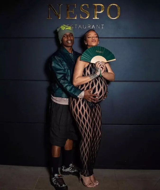 Rihanna bu dəfə “çılpaq” görüntüləndi