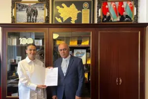 Qənirə Paşayeva Xalq artisti ilə görüşdü