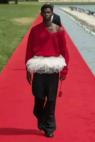 "Jacquemus" payız kolleksiyasını ulduzlar izlədi