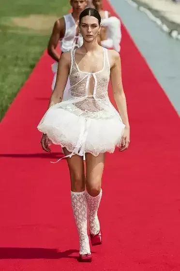 "Jacquemus" payız kolleksiyasını ulduzlar izlədi