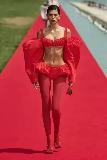 "Jacquemus" payız kolleksiyasını ulduzlar izlədi