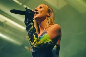 Aleyna Kalaycıoğlu Azərbaycan dilində mahnı oxudu: “Vurulmuşam”