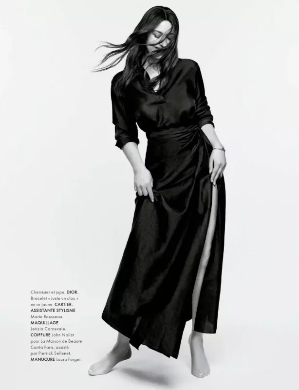 "Elle"-nin üz qabığına çəkildi