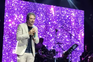 Şiddət görən qadınlar üçün oxudu