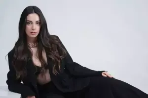 Həmkarı ilə eşq yaşayır