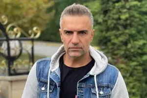 10 illik həyat yoldaşından ayrılıb ingilis dili müəllimi ilə sevgili oldu