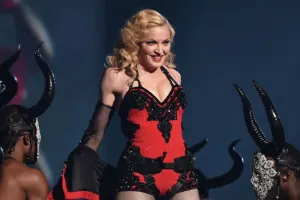 Yataqdan qalxa bilməyən Madonna ilə bağlı narkotik iddiası