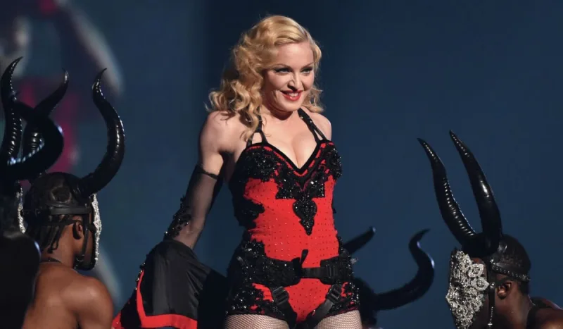 Yataqdan qalxa bilməyən Madonna ilə bağlı narkotik iddiası