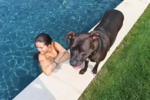 Selenanın çimərlik geyimindəki fotosuna tərif yağdı