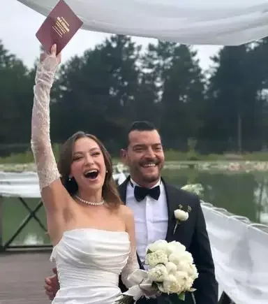 Serialda dostlaşıb evləndilər